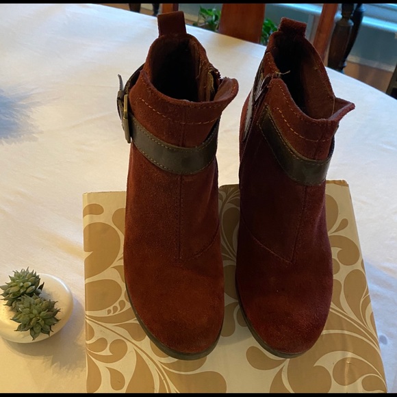 Bare traps burgundy suede ankle boots; 7.5 - Picture 6 of 6